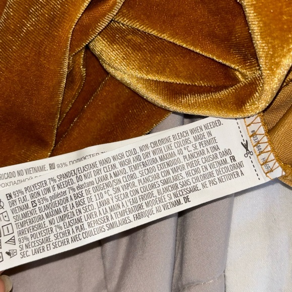 Forever 21 Golden Velvet Top Size M - Picture 3 of 4
